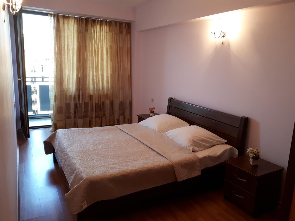 Apartment Archil Batoemi Buitenkant foto