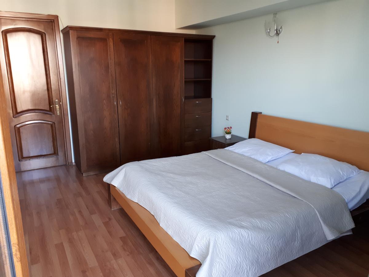 Apartment Archil Batoemi Buitenkant foto